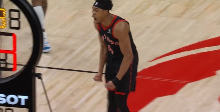 kaiyun体育官方-胜负手！杰伦·格林扣篮被巴恩斯后帽 巴雷特反击飞扣杀死比赛