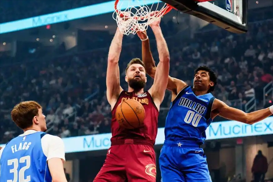 kaiyun体育开云-首秀24+8+6记三分！“黑八”功臣&amp;amp;6400万先生，哈登超级帮手来了